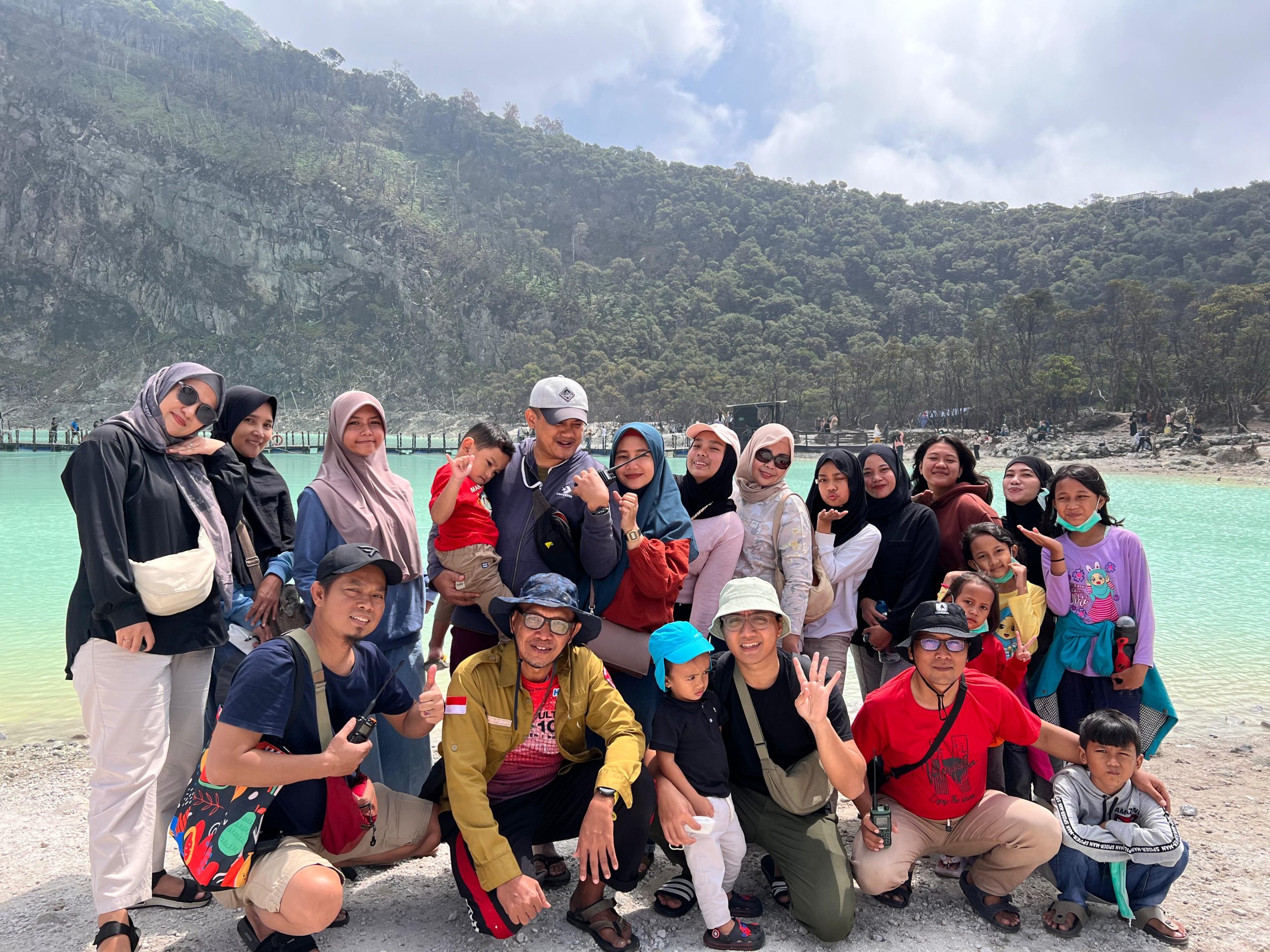 Menjelajahi Keindahan Alam Kawah Putih Ciwidey: Surga Tersembunyi di Kaki Gunung Patuha 1 kawah putih ciwidey