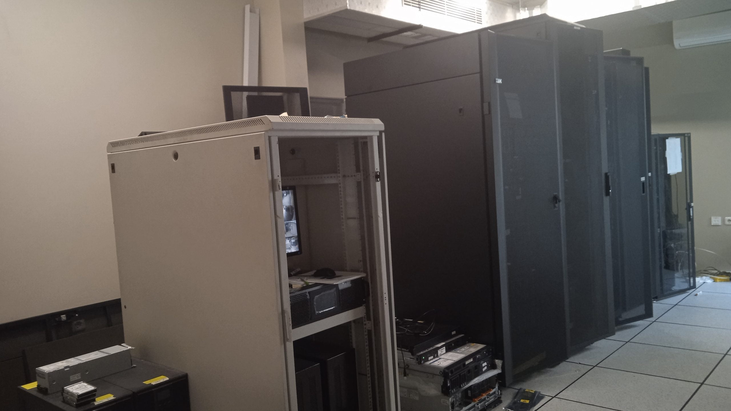 Investasi Data Center di Indonesia: Tantangan dan Peluang dalam Menarik Perusahaan Teknologi Global 1 Investasi data center