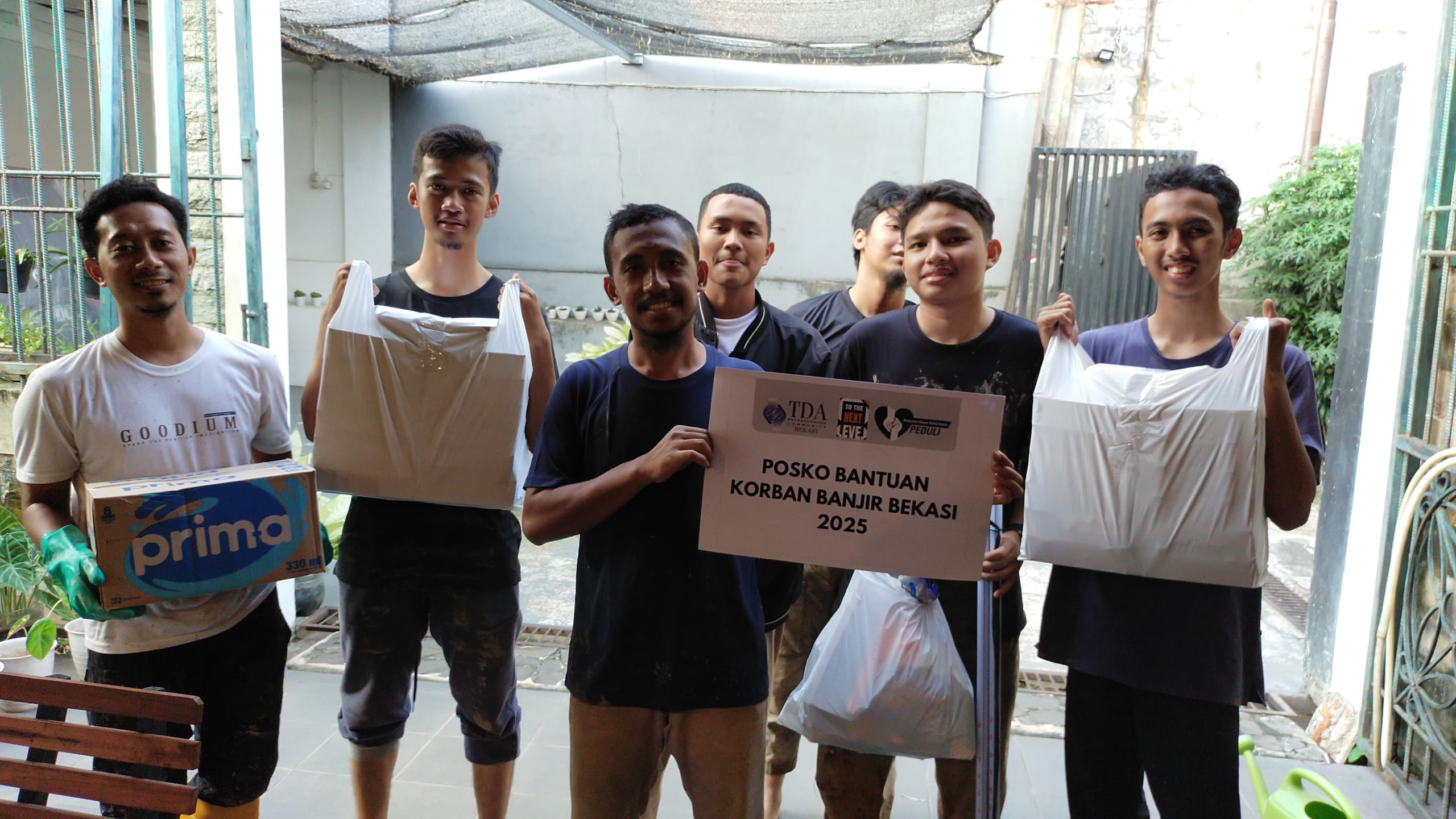 Penyaluran Donasi Korban Banjir Bekasi Bersama TDA Bekasi di Lokasi Terdampak Banjir Bekasi 15 donasi korban banjir bekasi