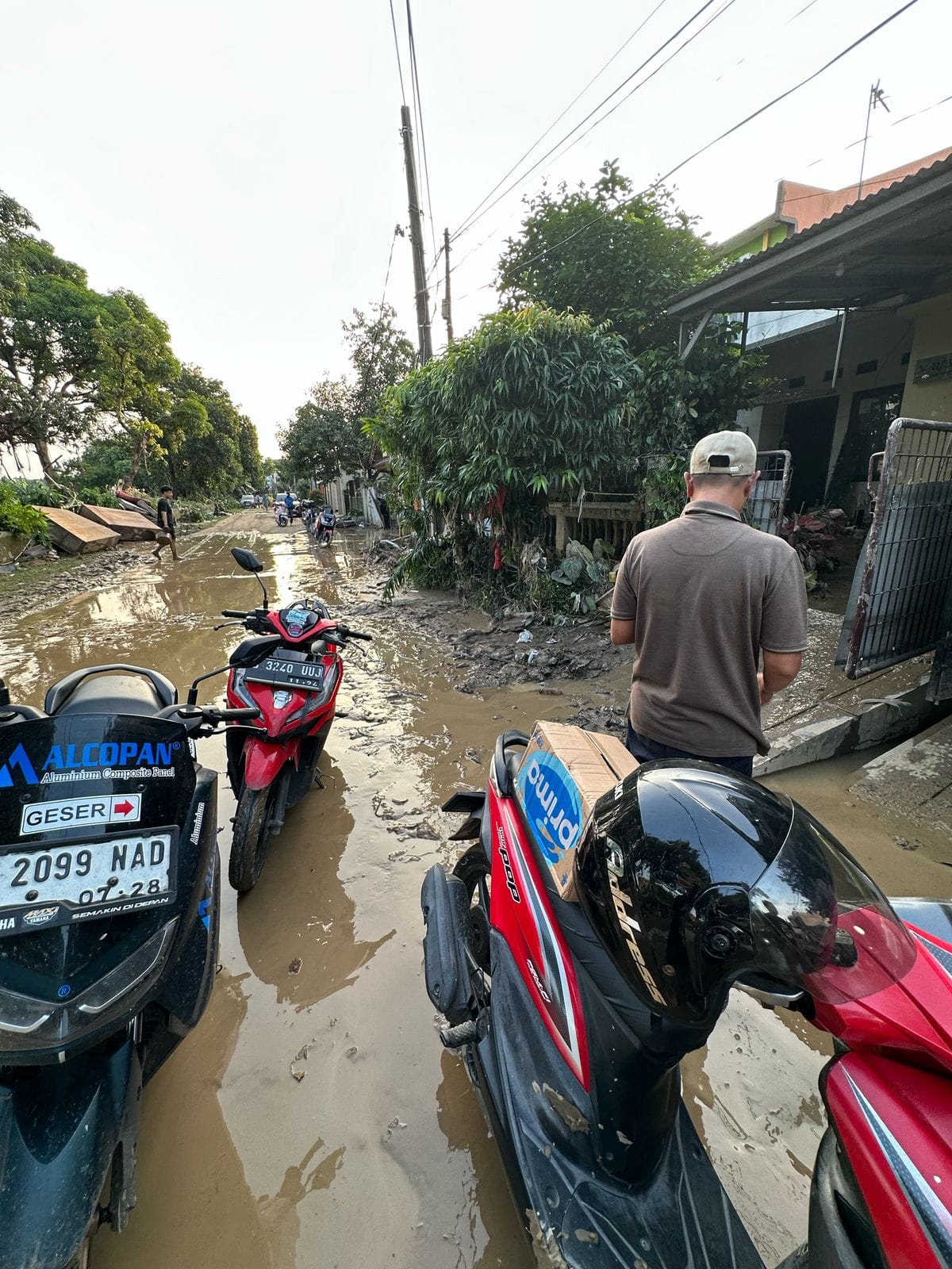Penyaluran Donasi Korban Banjir Bekasi Bersama TDA Bekasi di Lokasi Terdampak Banjir Bekasi 6 donasi korban banjir bekasi