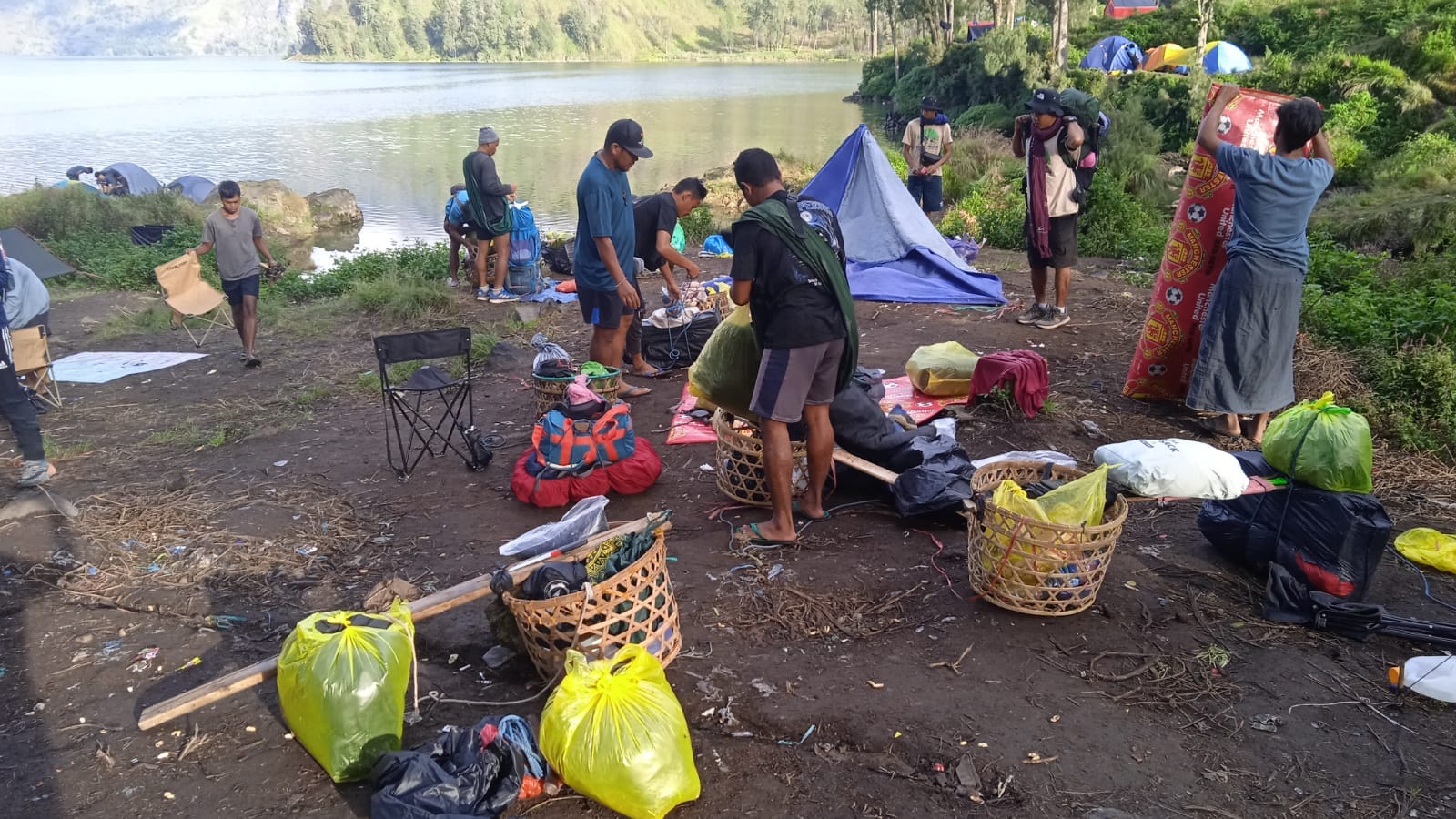 Menyelami Keindahan Danau Segara Anak dalam Perjalanan Dari Pelawangan Rinjani #4 15 Danau Segara Anak