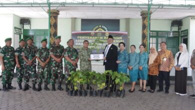 Dukung Dairi Asri, Kodim 0206 Serahkan 1.050 Bibit Kemiri 6 nasional